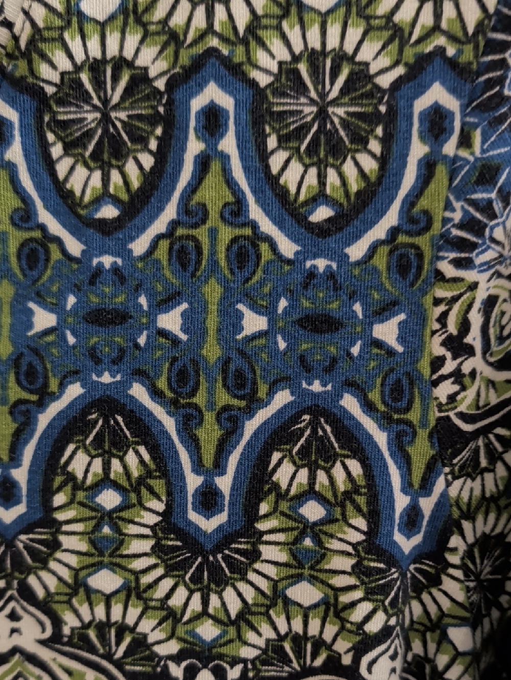 Caribbean Joe Women’s Blue & Green Geometric Print V-Neck Top Size Small NWT - Picture 6 of 8